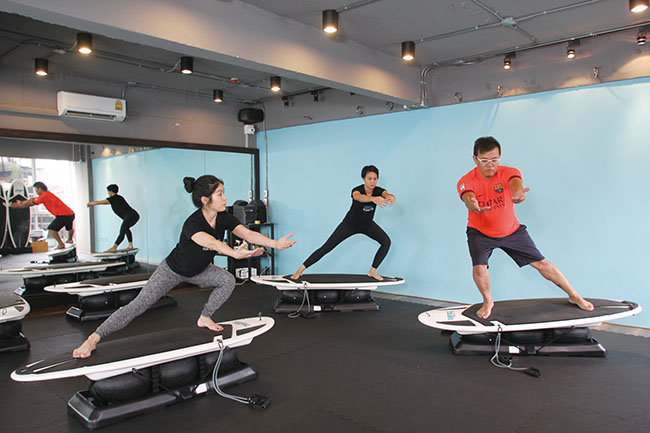 SURFSET FITNESS サーフセット フィットネス　ヨガ　ピラティス サーフボードを使用したフィットネス「SURFSET」関西初上陸！ | FINEPLAY
